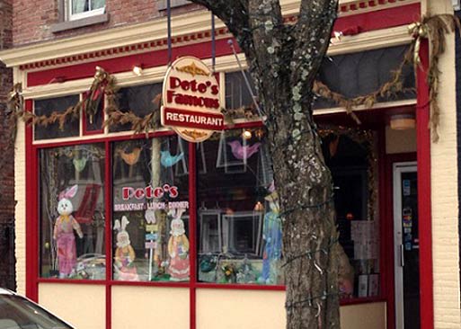 Photo 1 of 2: Pete's Famous Restaurant