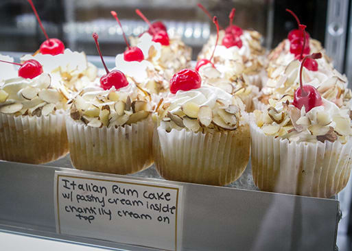 Amici's Bakery