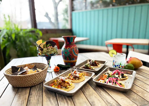 Comomango Mexican Kitchen and Cantina