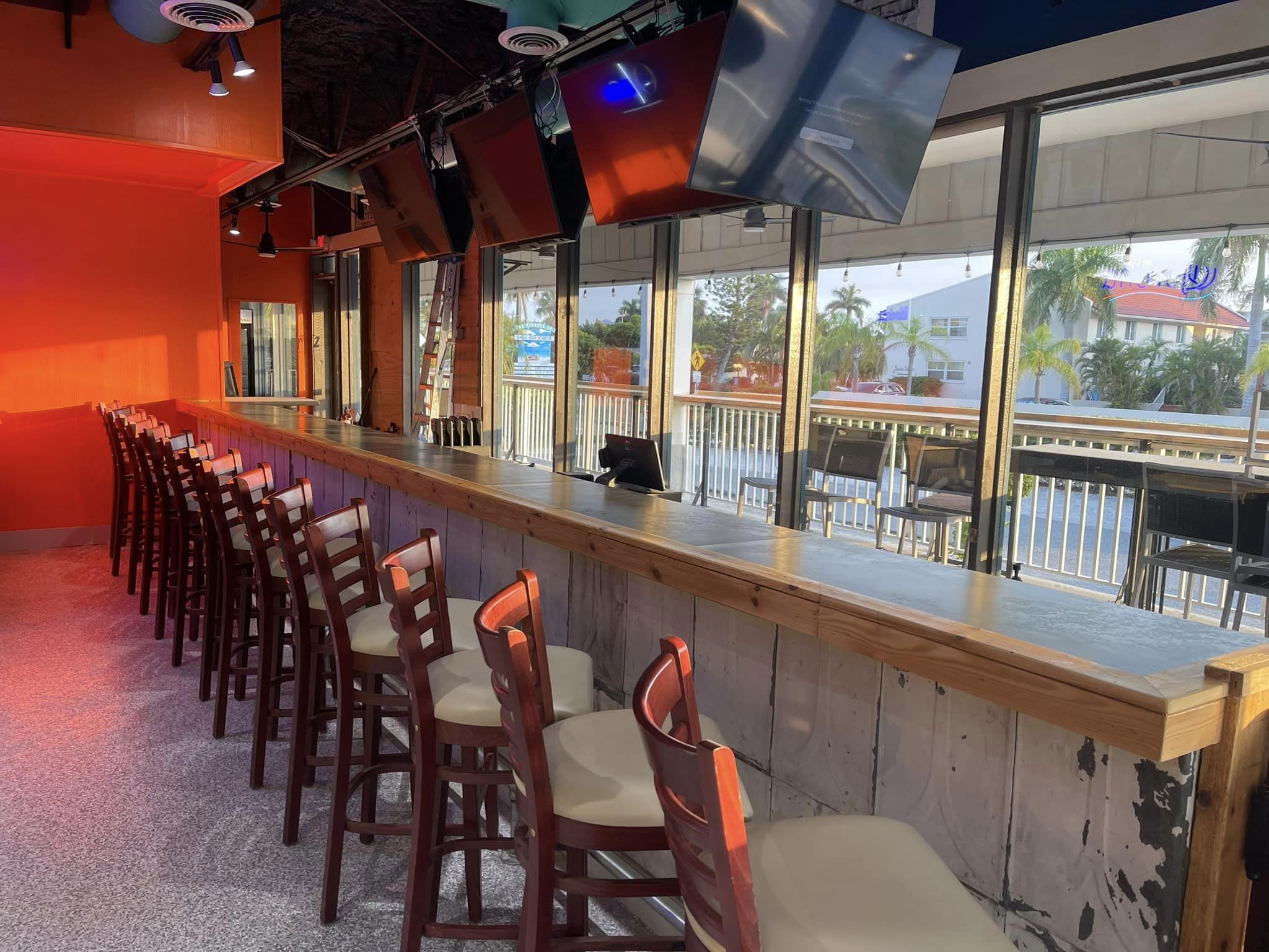 Lenny'z Pizza & Island Bar