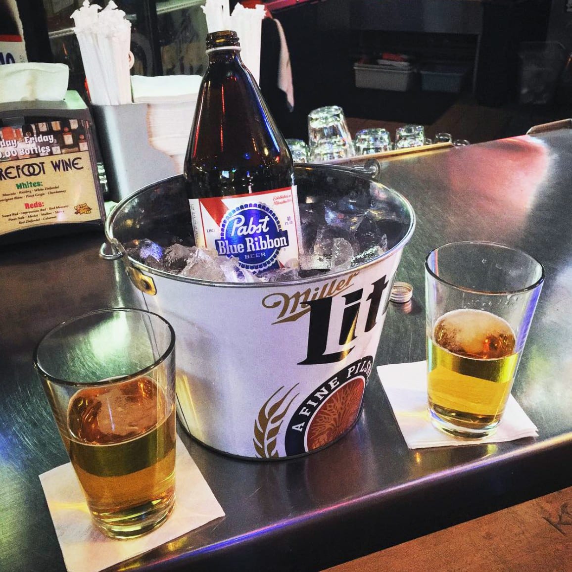 A Dam Good Sports Bar