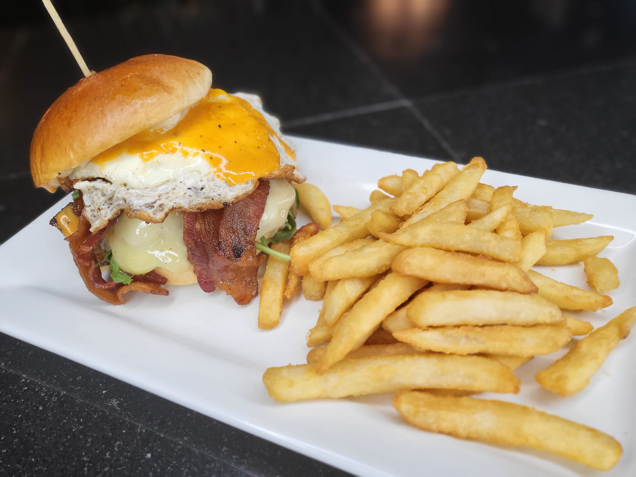 Lucky's Bar & Grill
