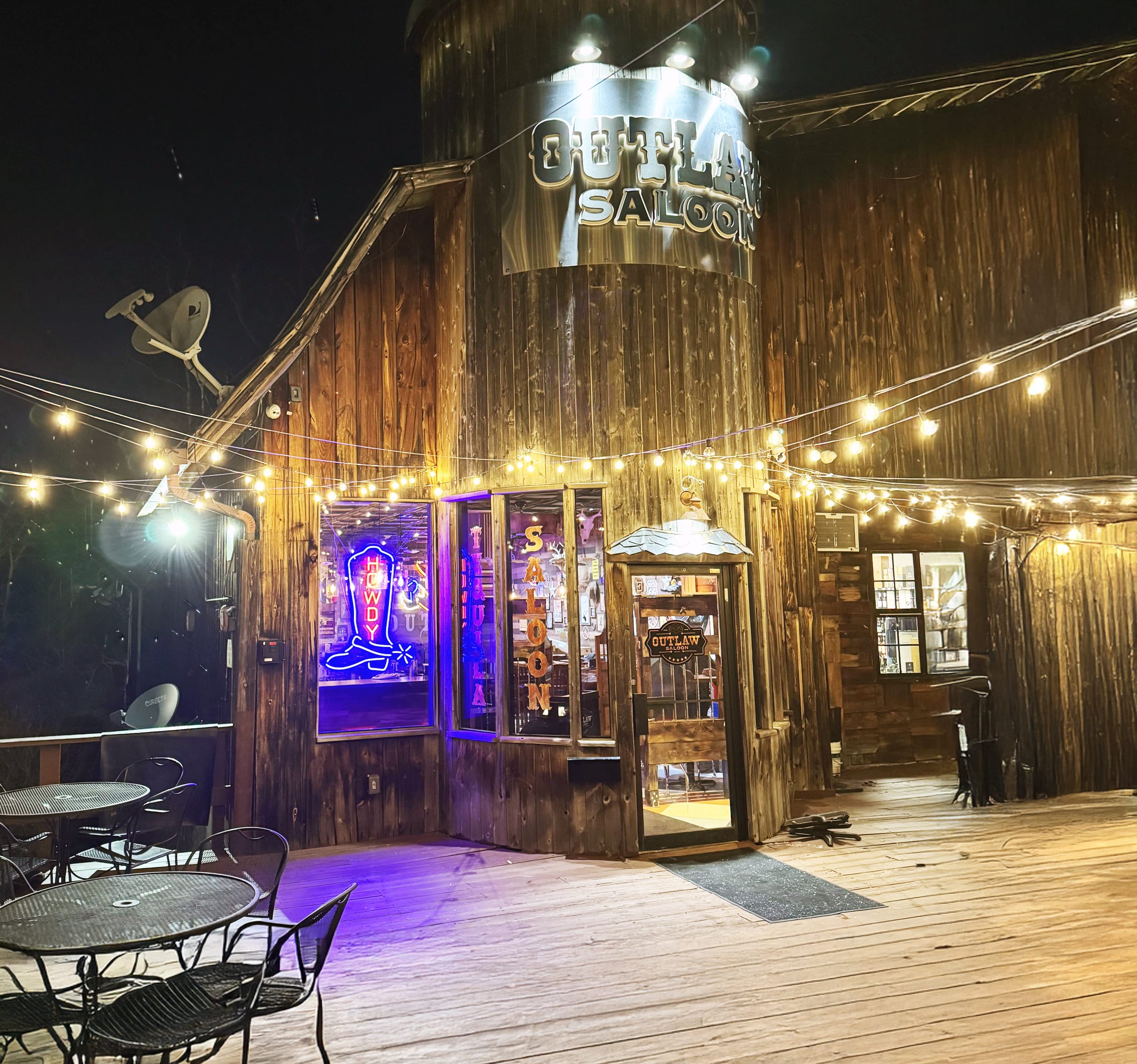 Outlaw Saloon