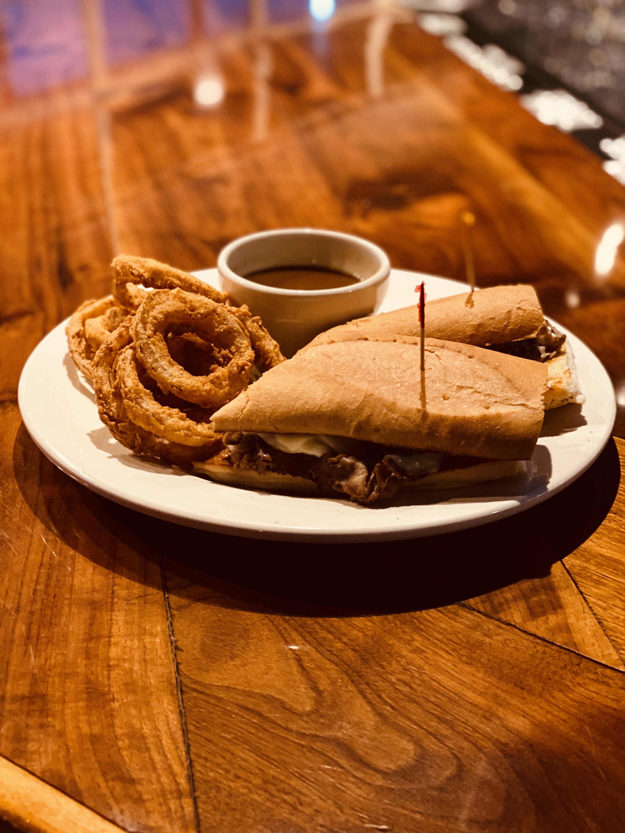 Avenue Sports Grill, The
