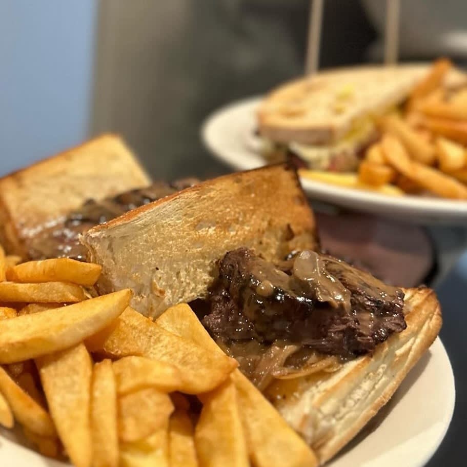 Woods Tavern Bar And Grill Inc