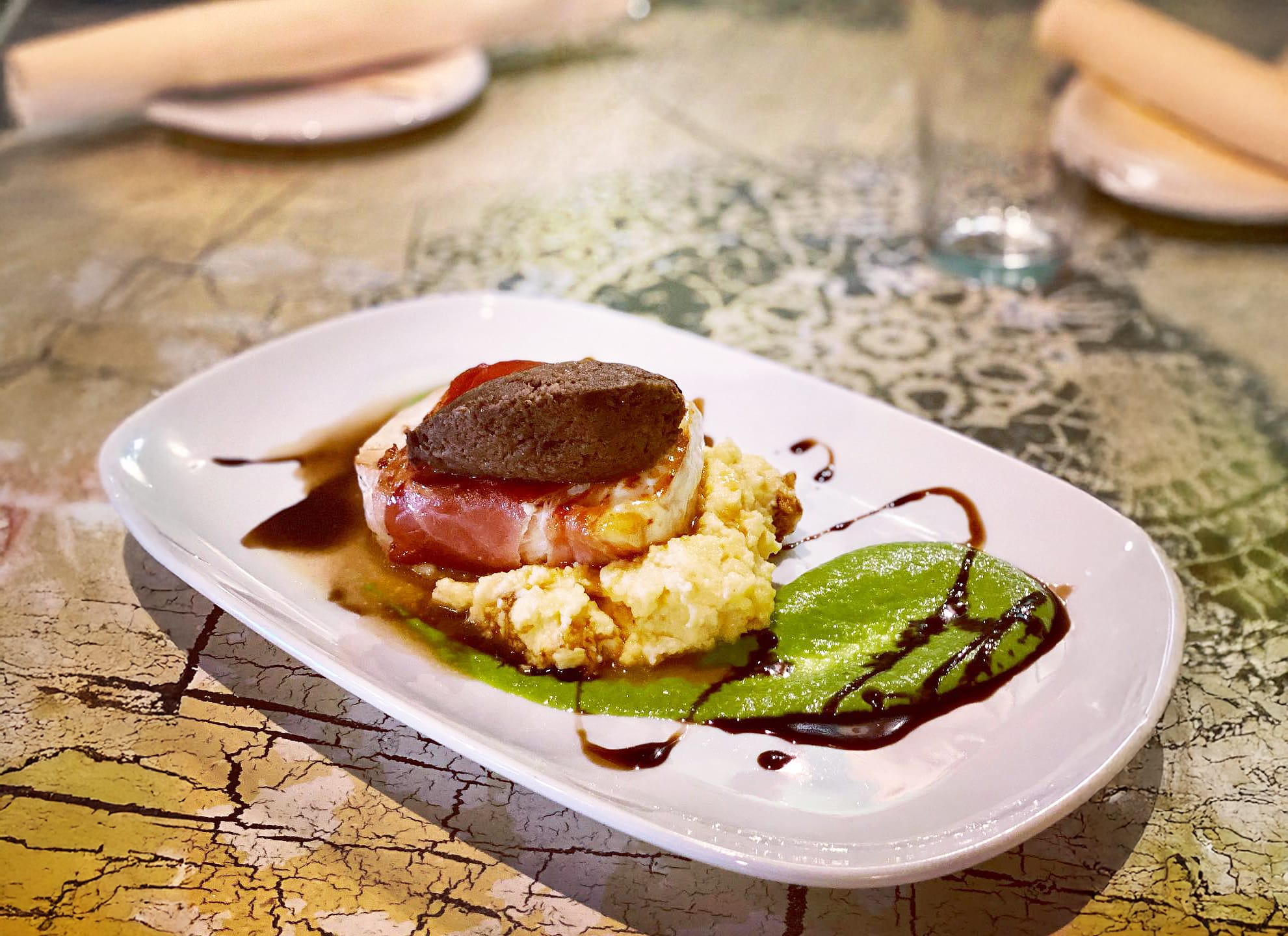 Elle Restaurant & Lounge