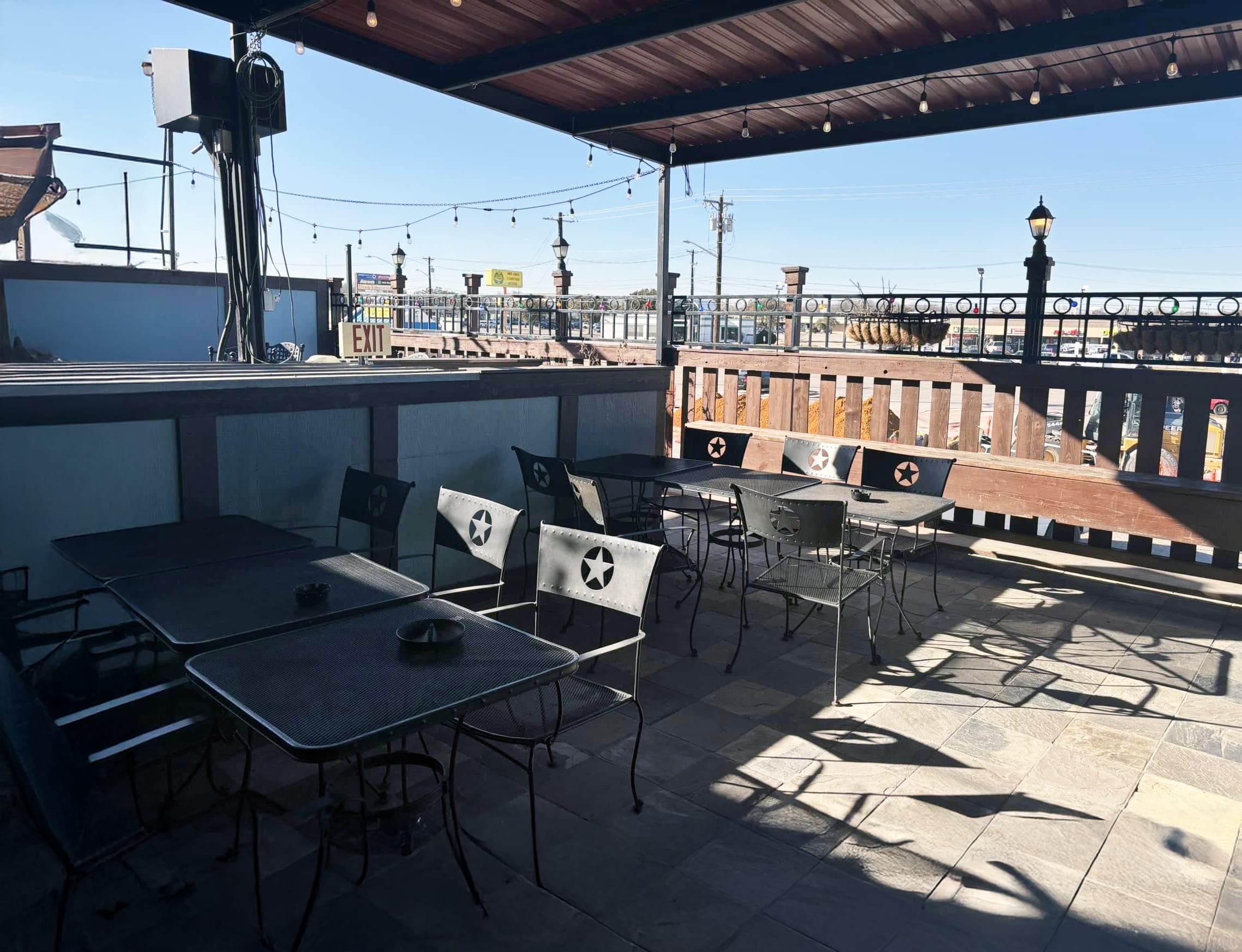 2 Charlies Bar And Grill