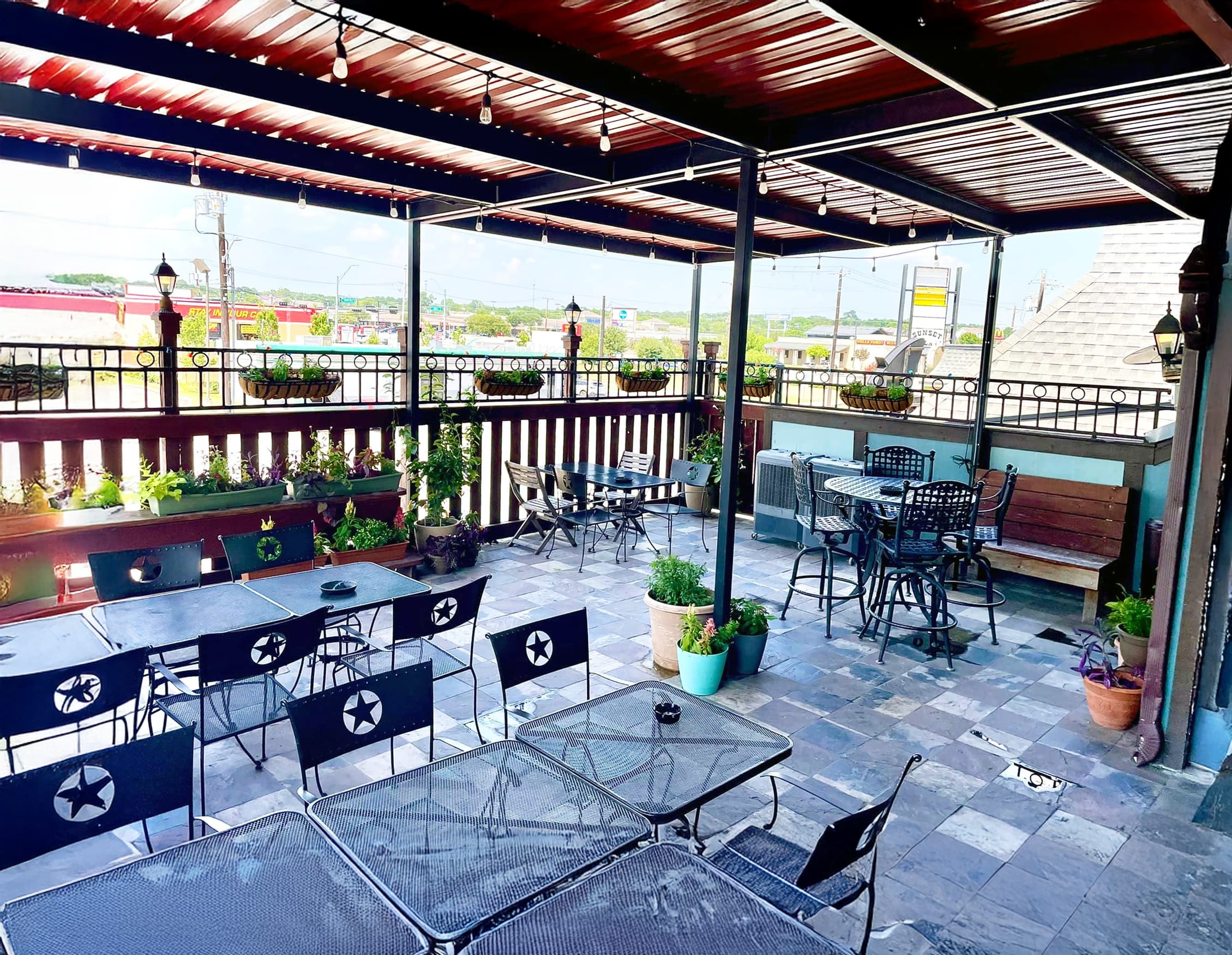 2 Charlies Bar And Grill