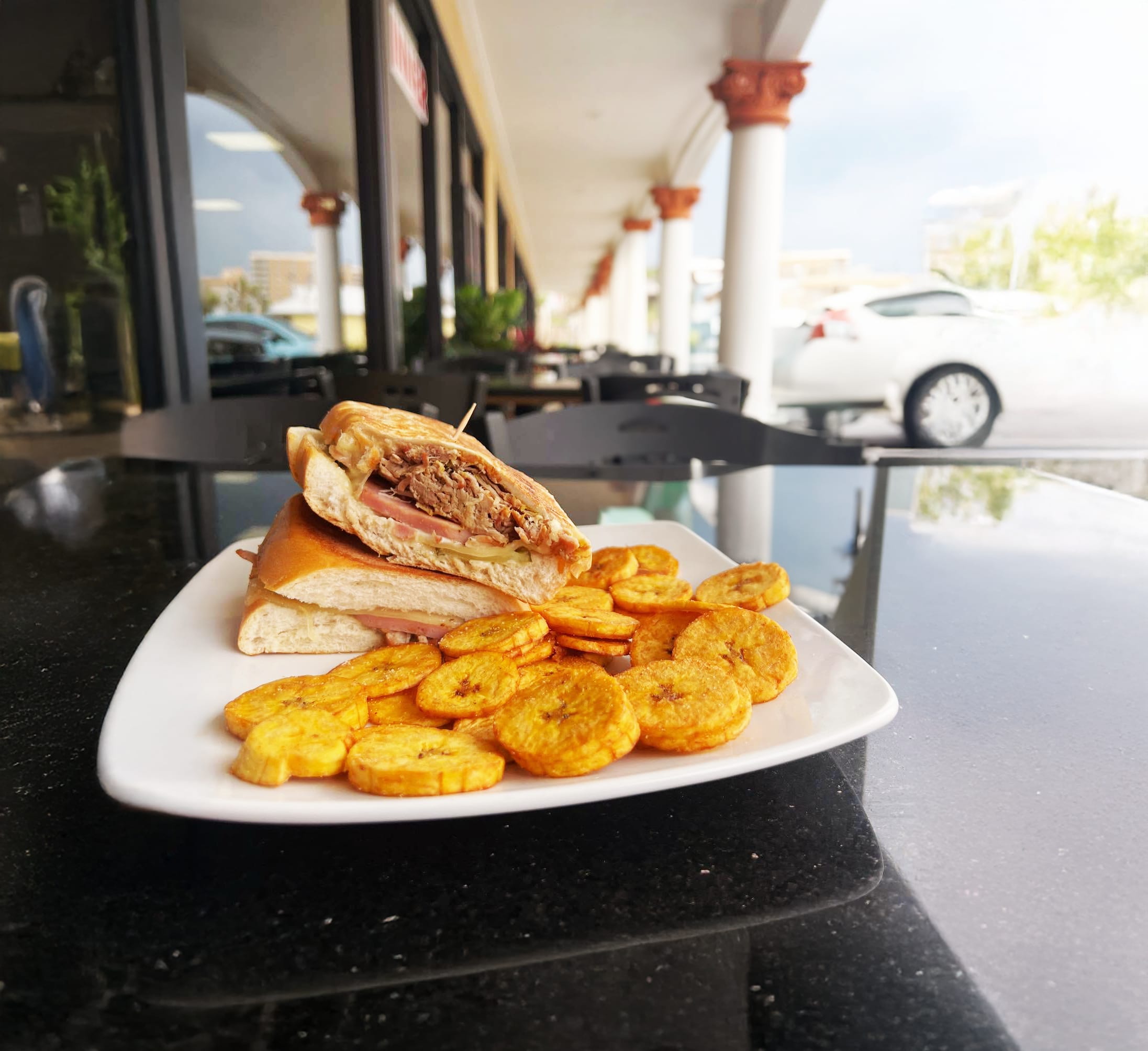 Photo 1 of 4: Luna's Restaurant