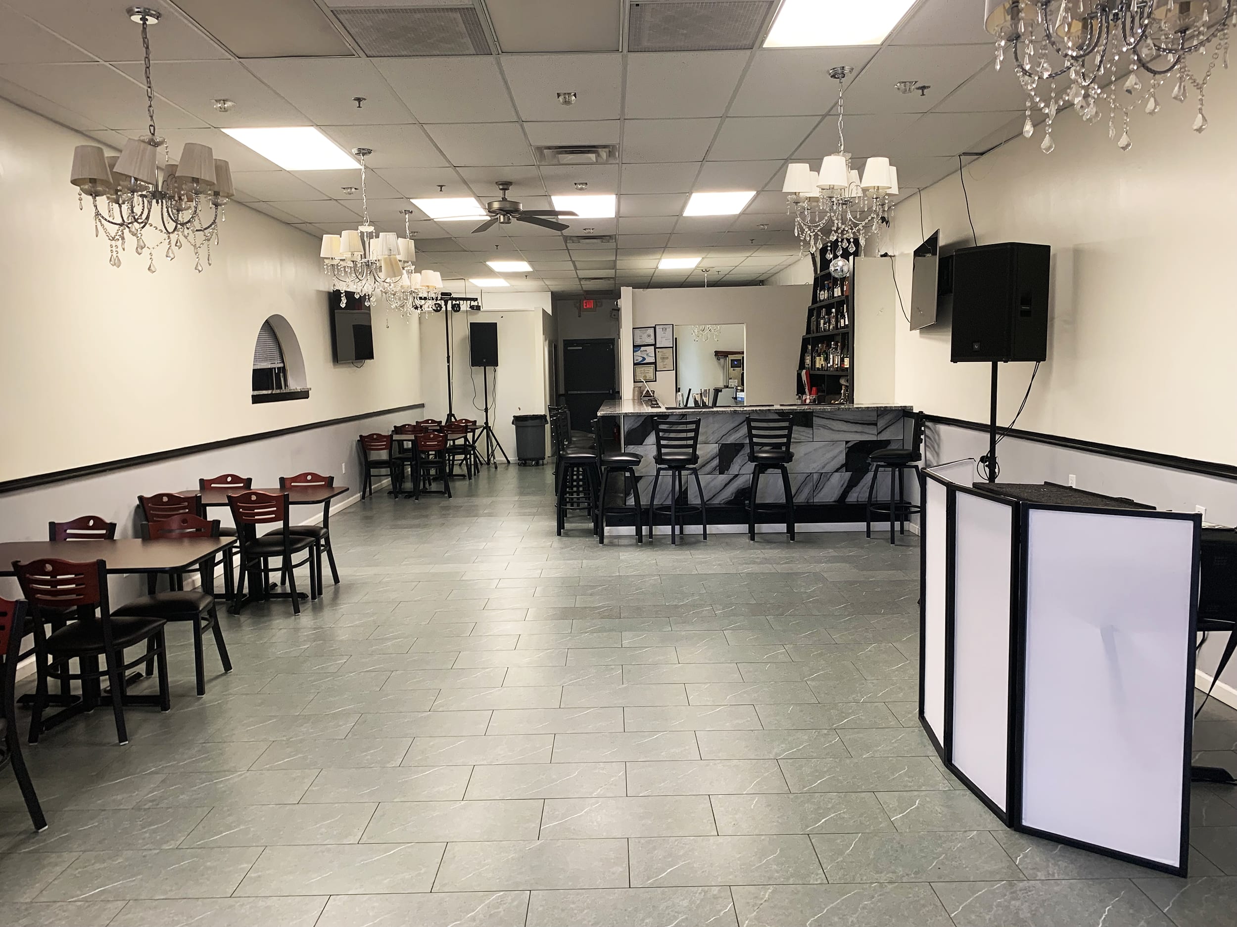 Paisano's Pizza & Bar