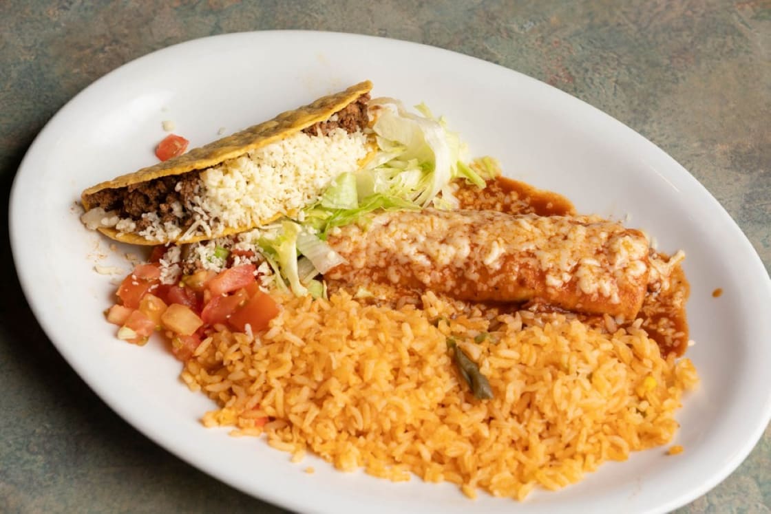 Los Compadres Mexican Grill