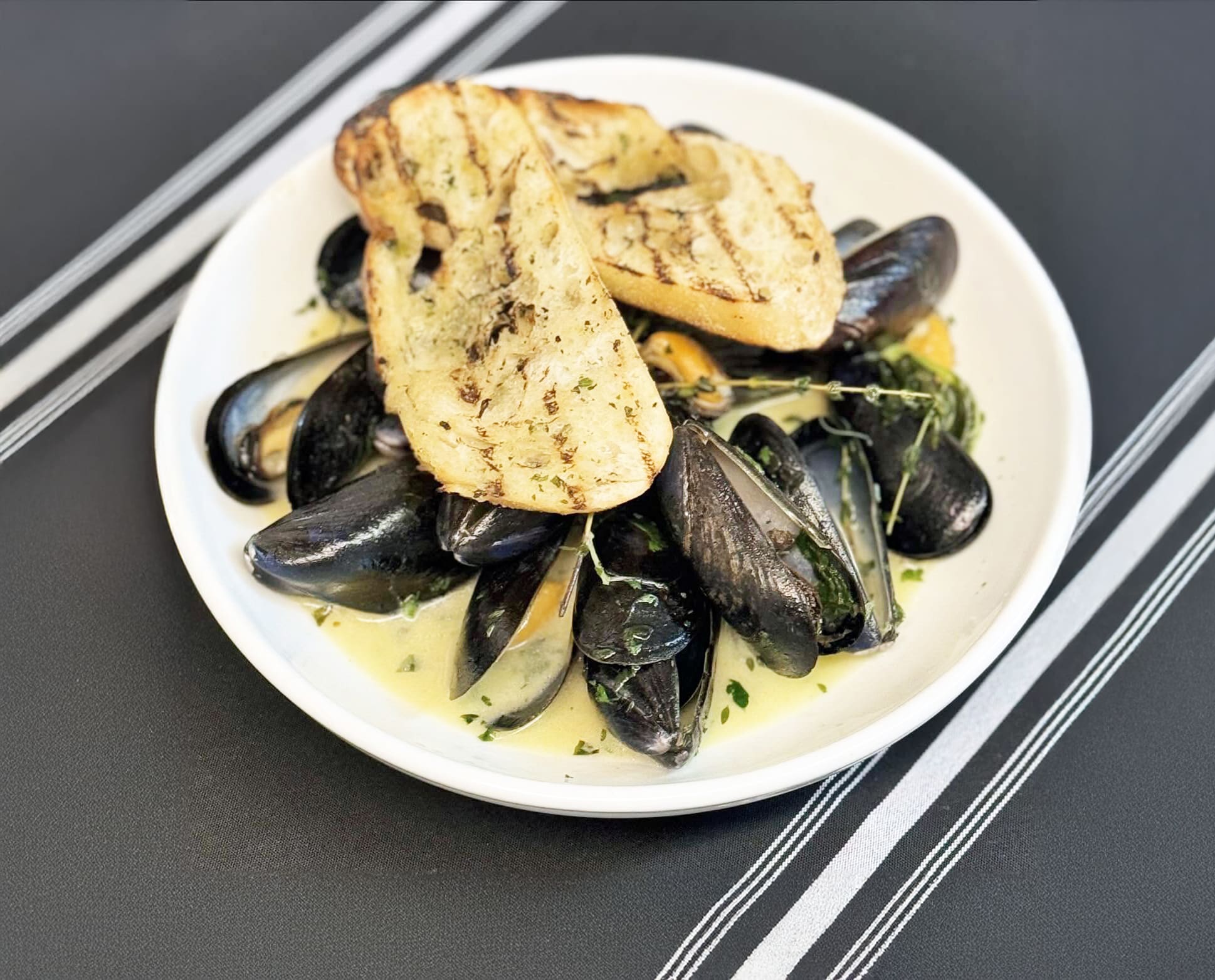 A Mano Osteria & Wine Bar