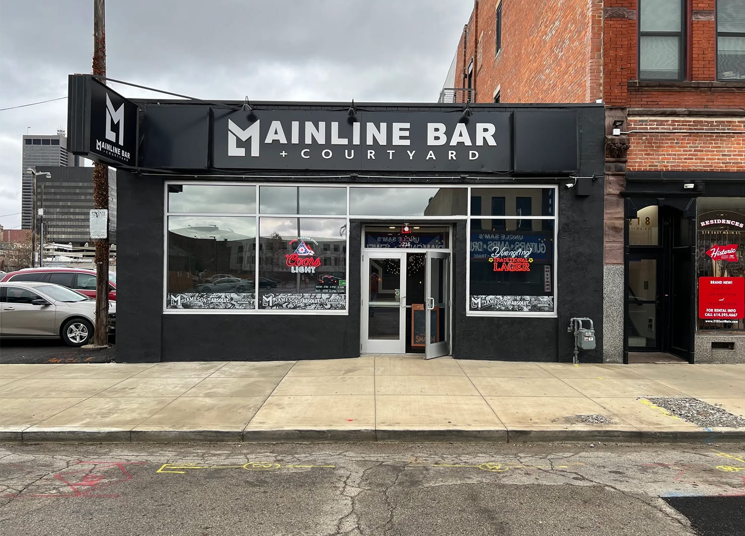 Mainline Bar  Courtyard