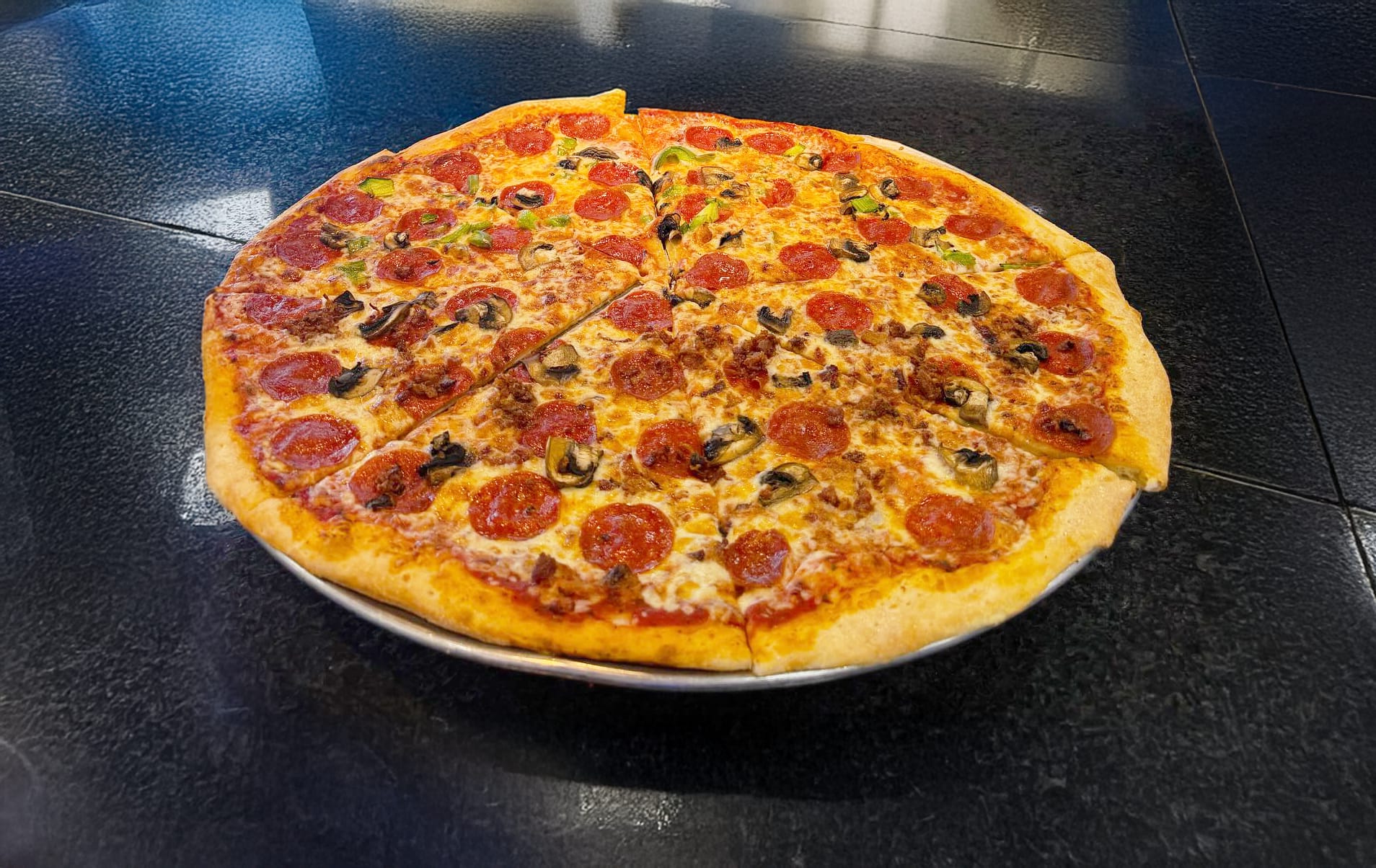 Mo'z Pizza and Wingz