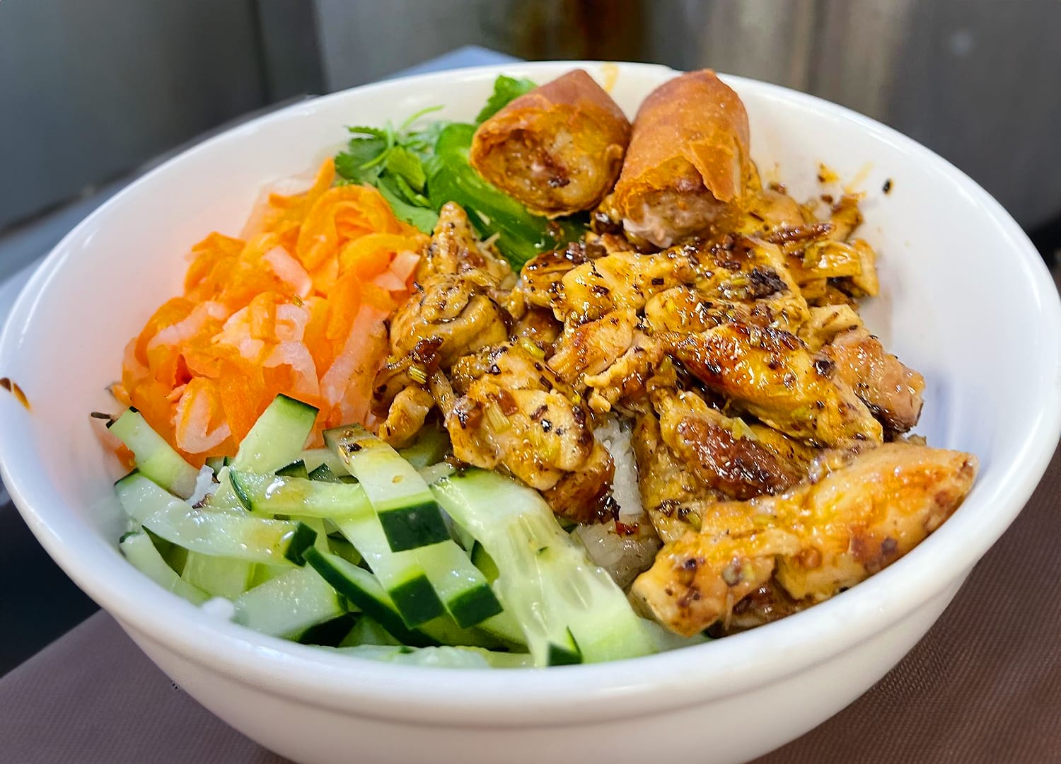 Yummi Banh Mi Streetside Cafe