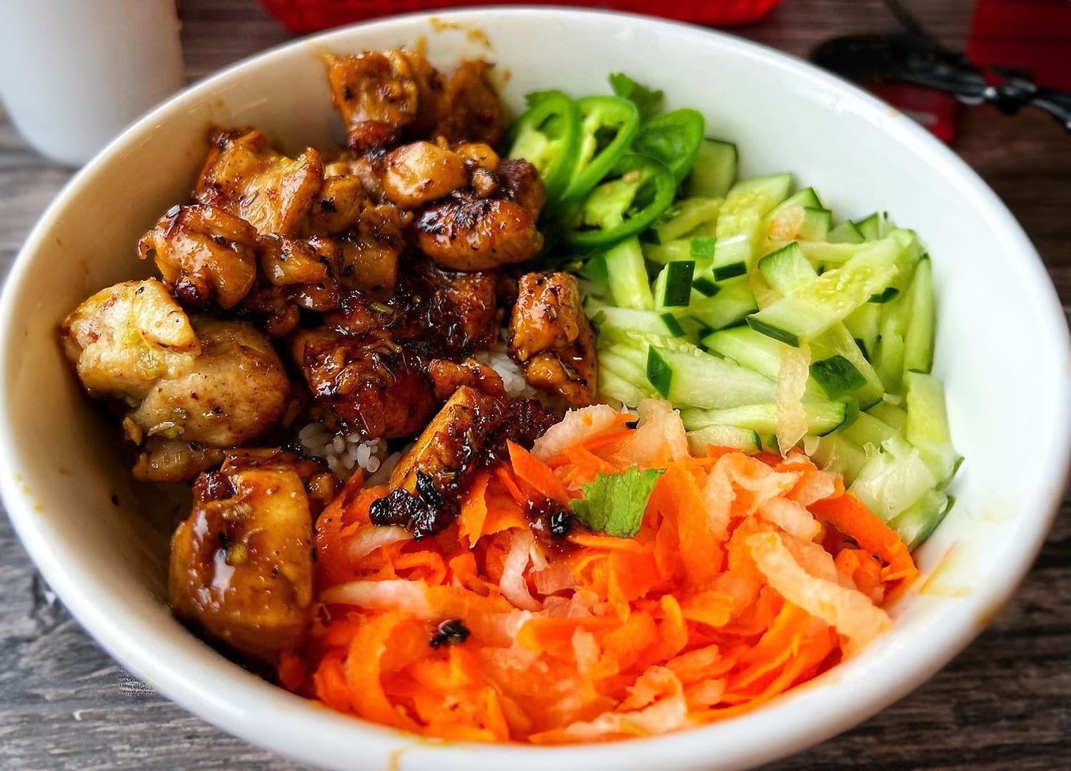 Yummi Banh Mi Streetside Cafe