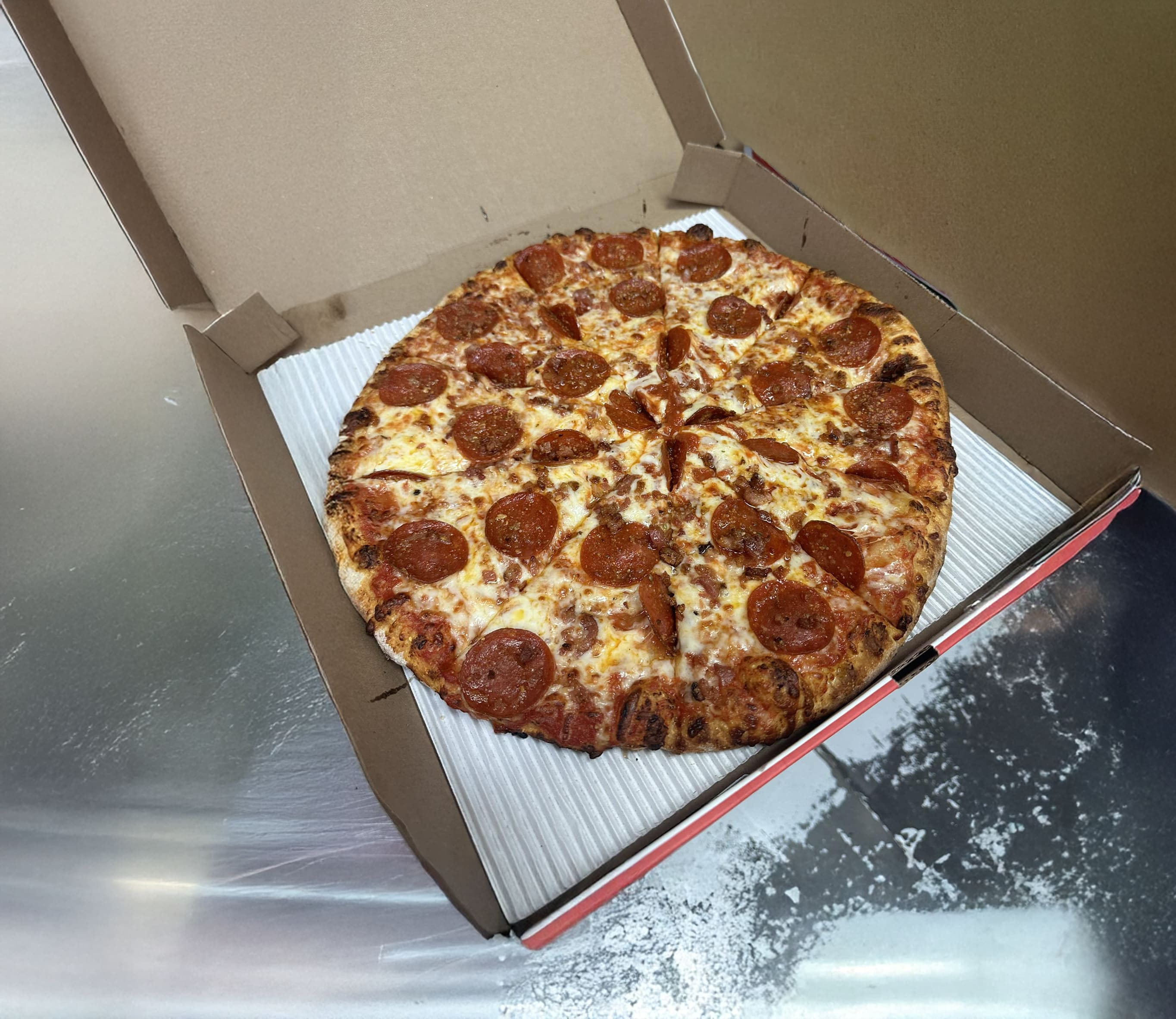 Fox's Pizza Den