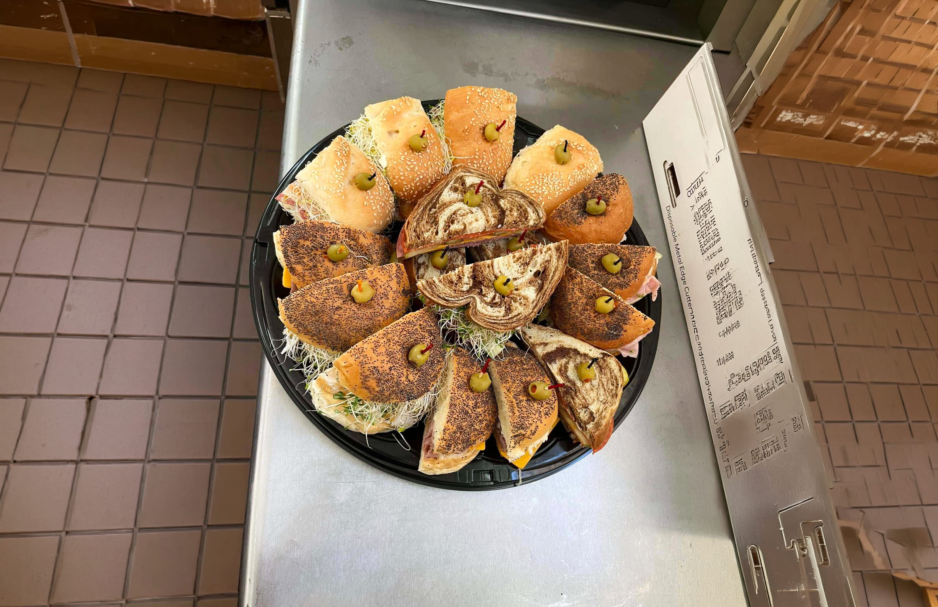 Beno's Deli