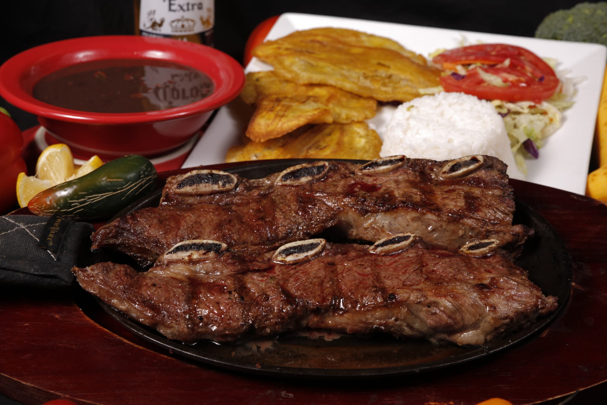 Photo 1 of 4: Latinos Restaurante