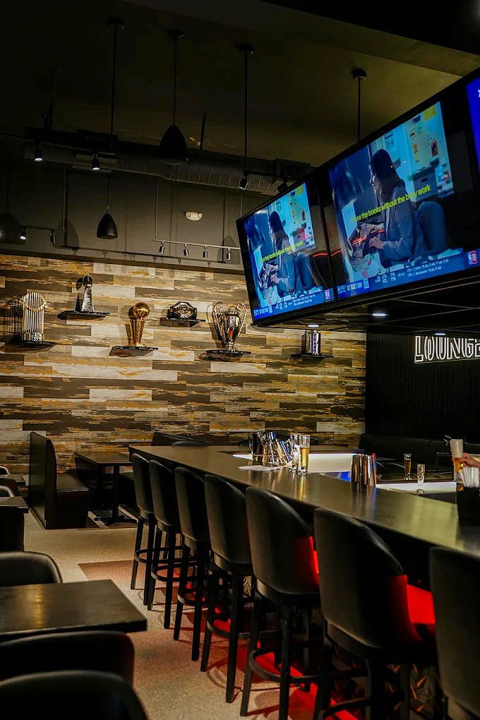 The Courtside Lounge