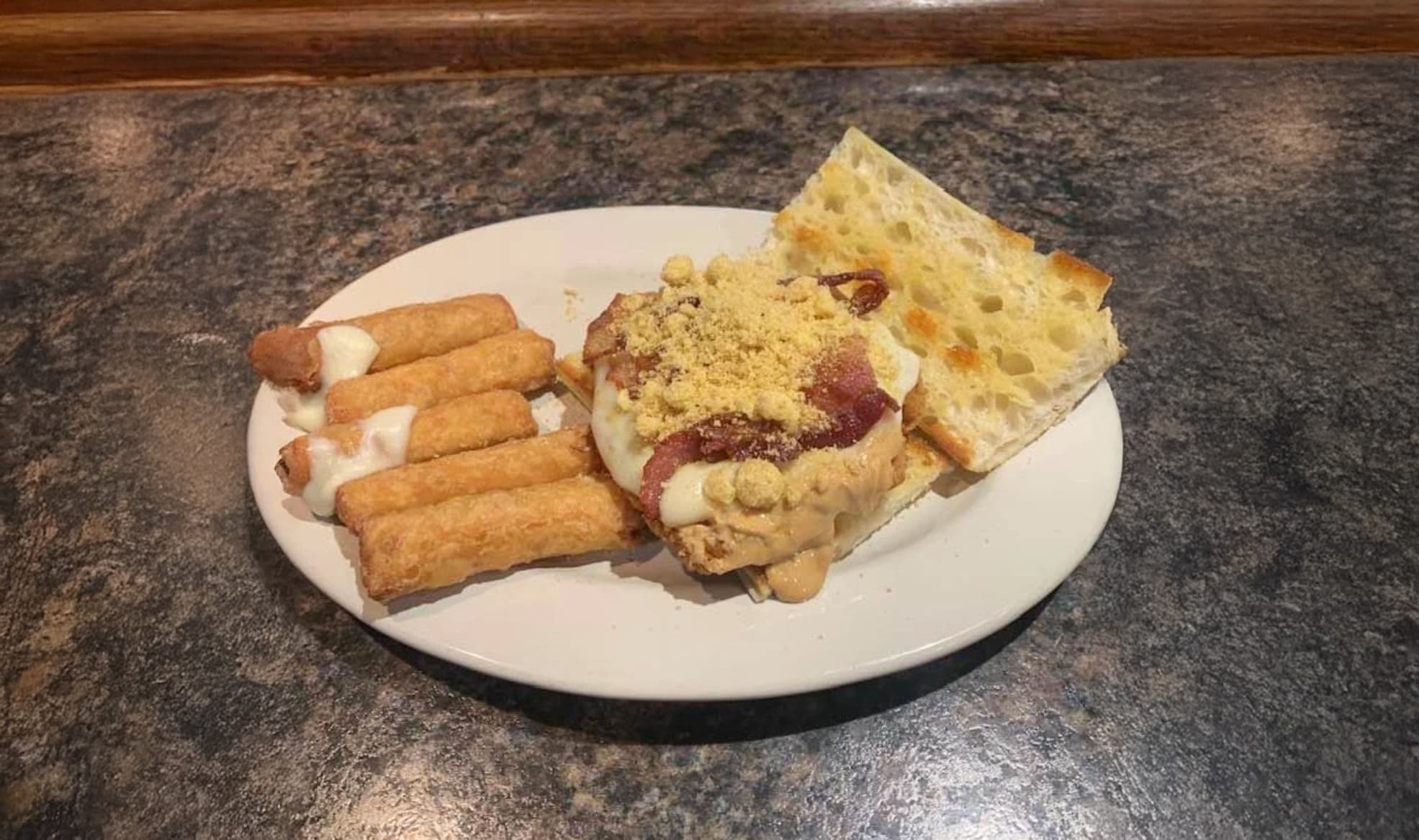 Rookie's Sports Bar & Grill