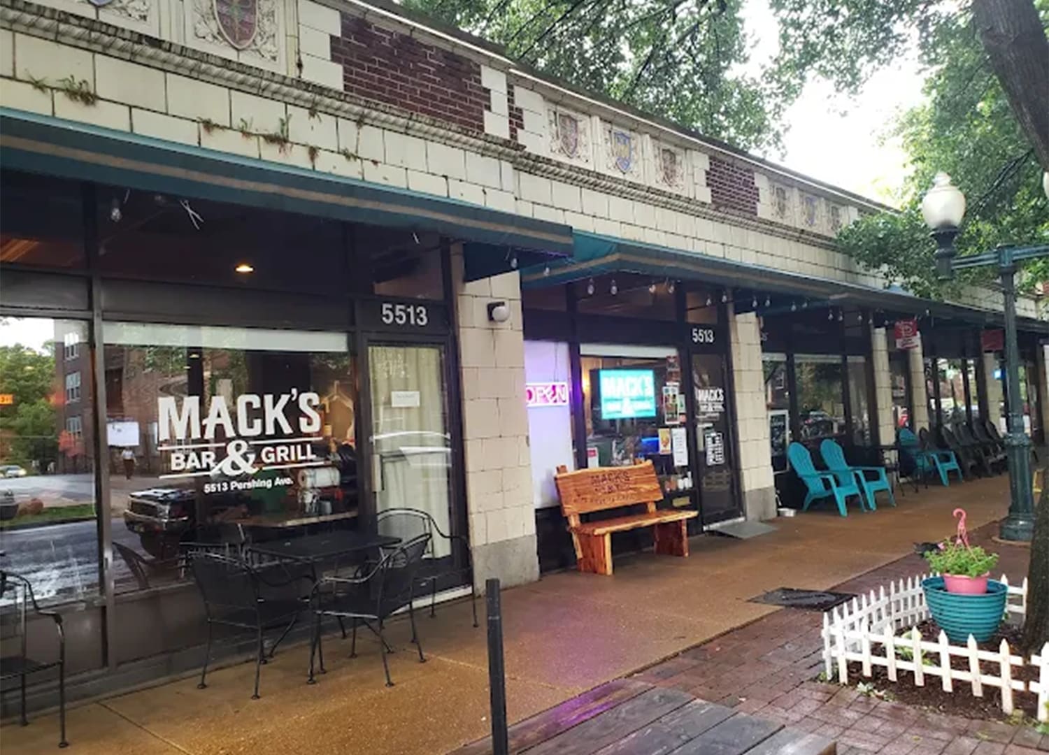 Mack's Bar & Grill