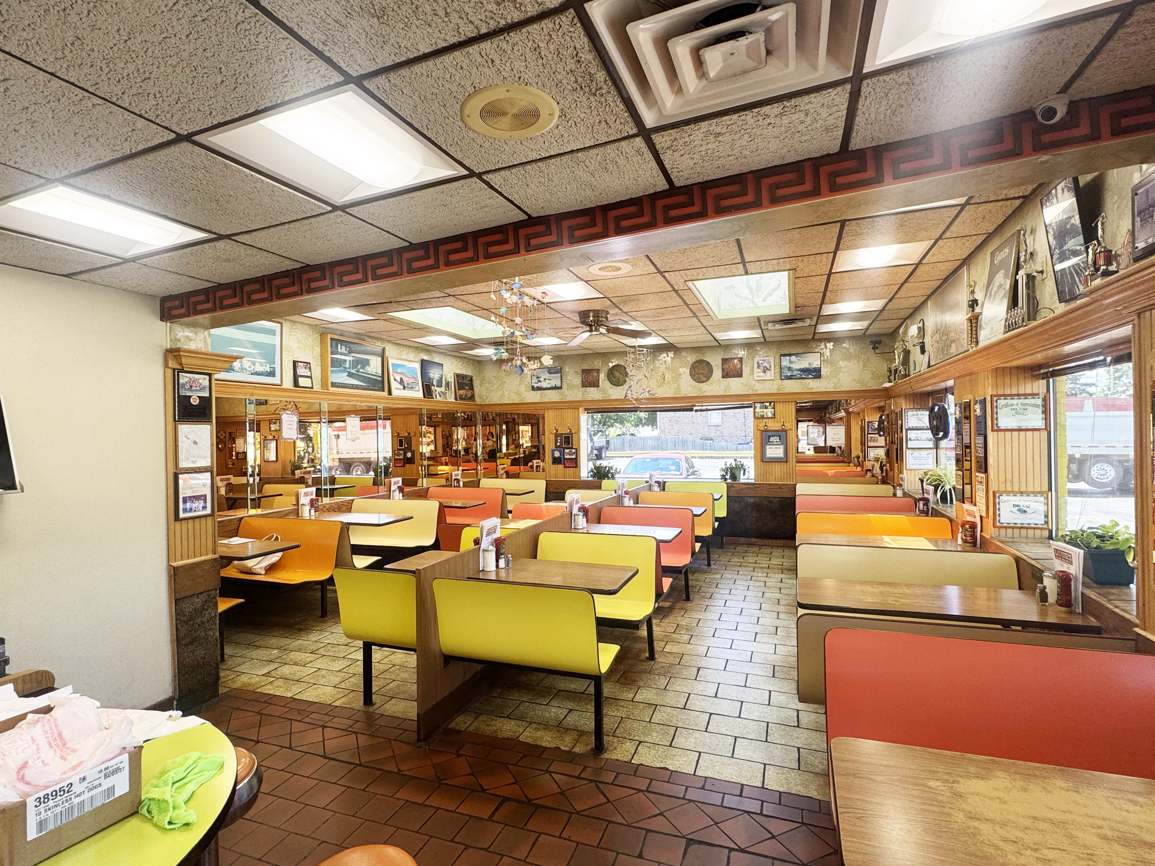 Photo 1 of 4: Louie's Texas Red Hots-Harlem Rd.