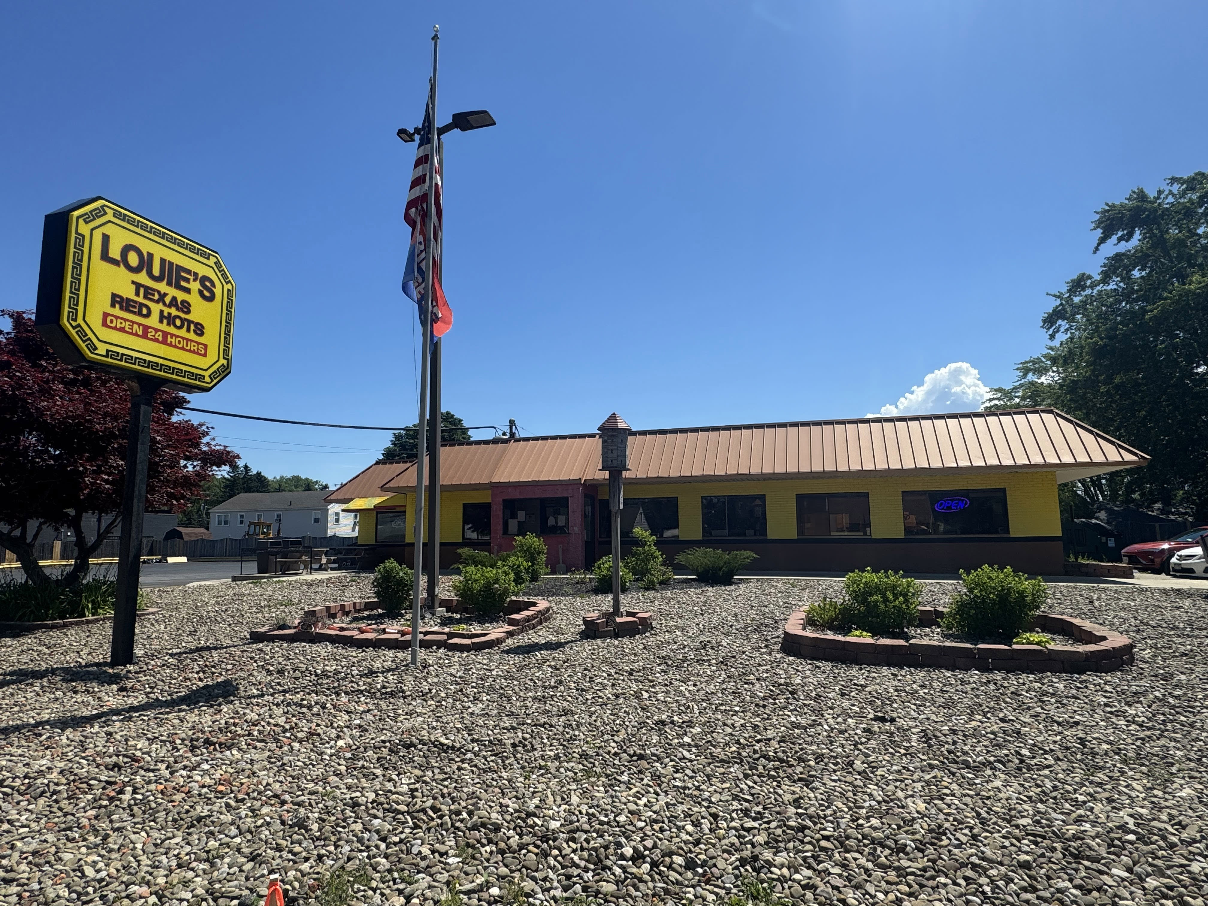 Louie's Texas Red Hots-Harlem Rd.