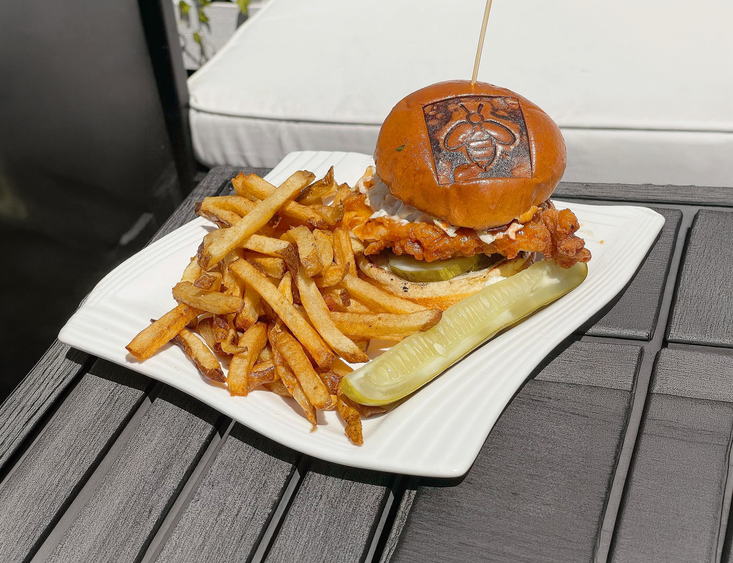 The Hive Tavern & Eatery