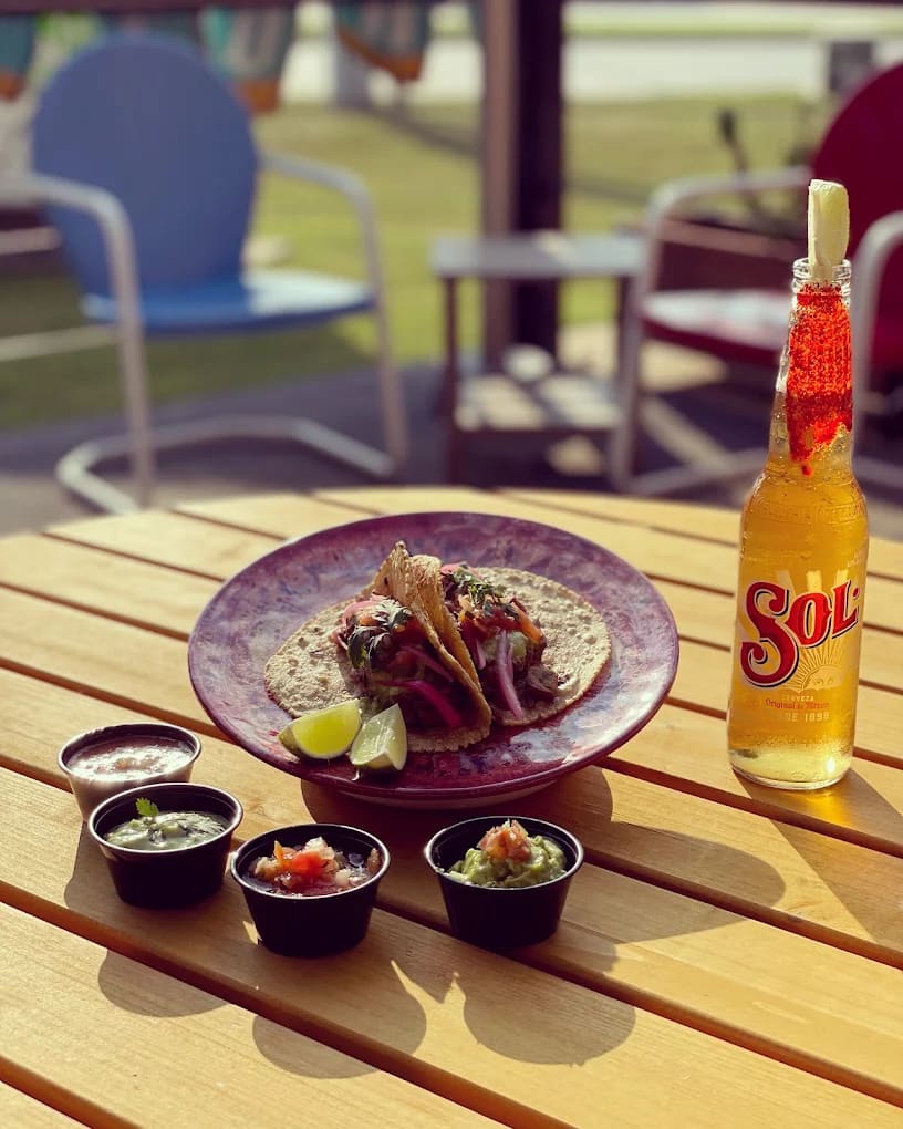 Sangria y Cerveza - Tapas Lounge
