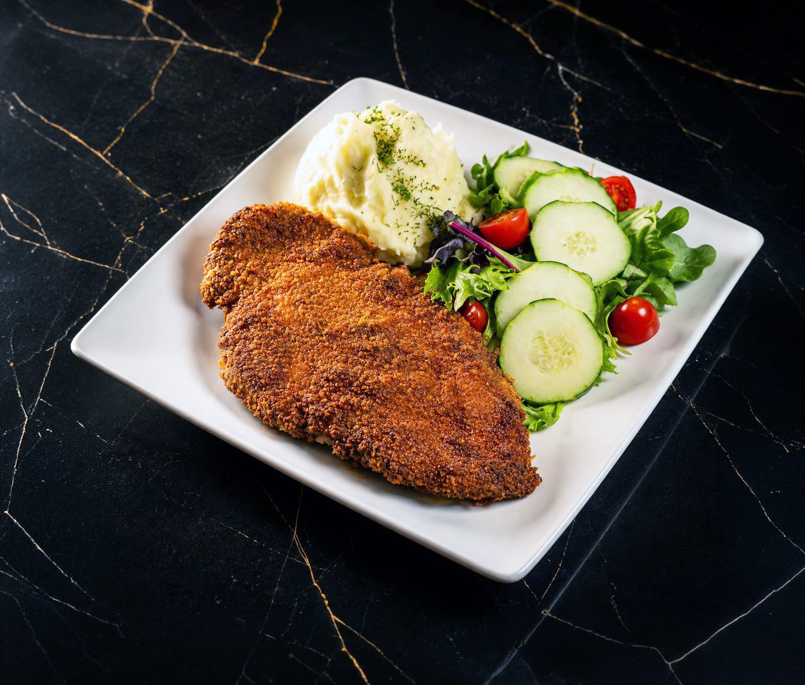 Eterna Restaurant & Lounge