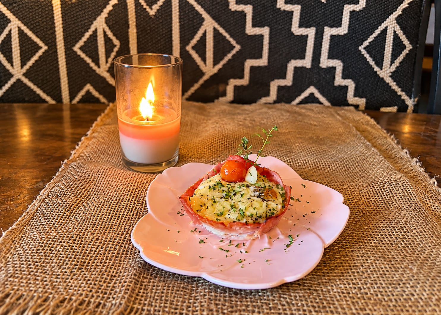 MAYA CAFE Lounge & Gallery