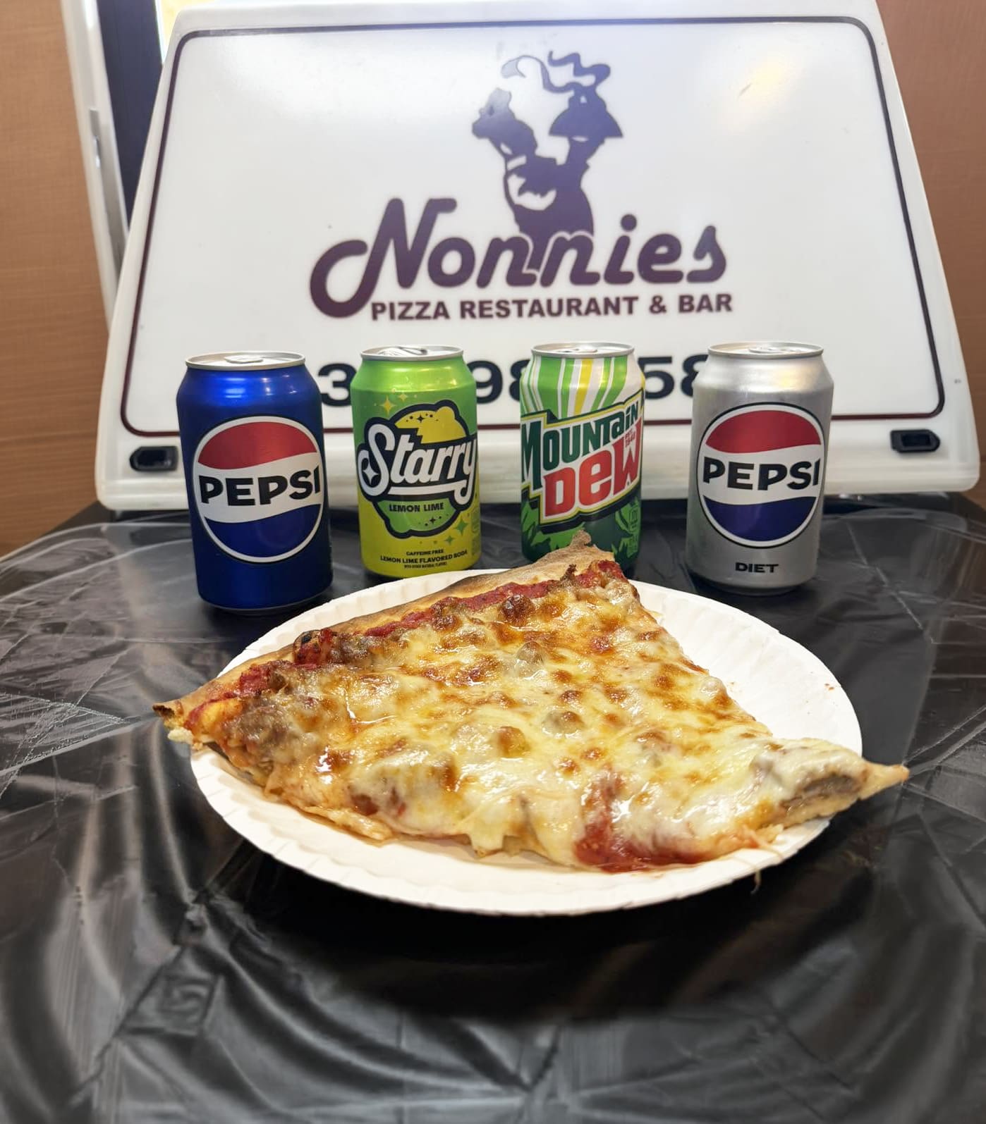 Nonnies Pizza